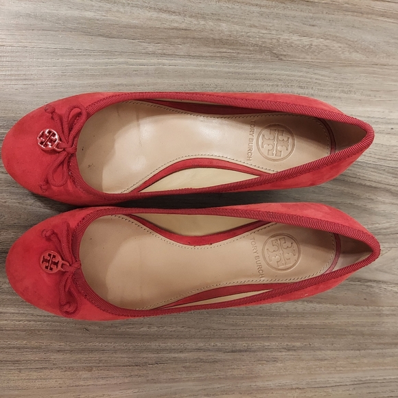 Tory burch red suede shoes - Picture 2 of 6